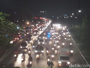 Sempat Ditutup karena Kecelakaan, Lalin di Flyover Pesing Lancar