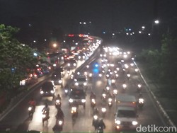 Sempat Ditutup karena Kecelakaan, Lalin di Flyover Pesing Lancar