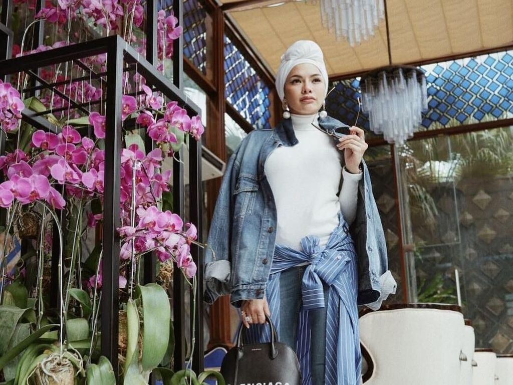 Nikita Mirzani Bantah Didepak dari Program TV Nikita Mirzani Bantah Didepak dari Program TV