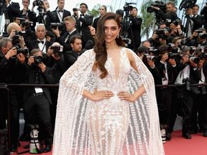 Penampilan Glamor Deepika Padukone dengan Gaun Cantik Bak Pengantin