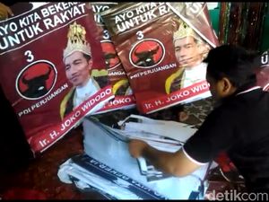 Video: Ini Dia Pemasang Poster Raja Jokowi, Begini Pengakuannya