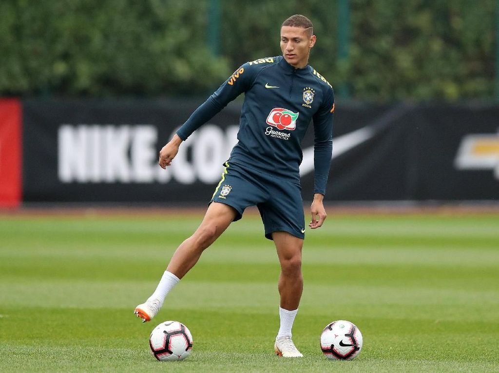 Richarlison Dibimbing Pak Guru Neymar di Timnas Brasil Richarlison Dibimbing Pak Guru Neymar di Timnas Brasil