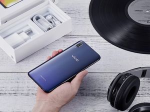 Penggunaan Aksesori Orisinal Buat Smartphone Makin Awet