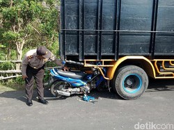 Biker Ngebut Tabrak Truk Parkir, Satu Pelajar Tewas