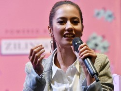 Pevita Pearce Gugup Bajunya Dipamerkan di Konser Charlie Puth
