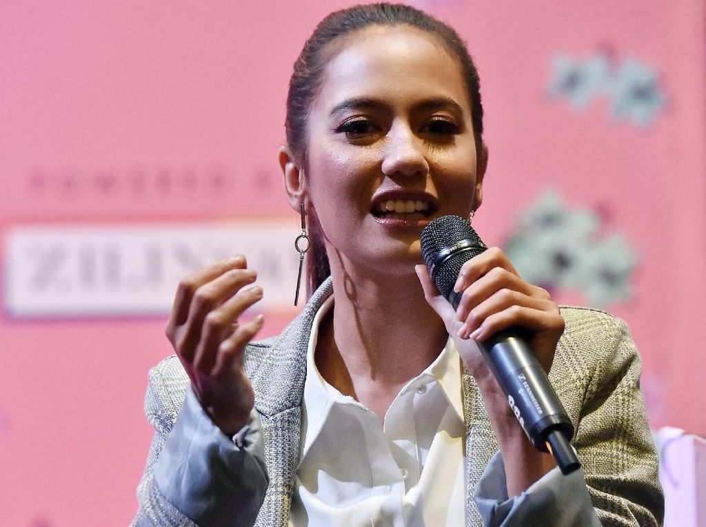 Syuting di Atambua, Pevita Pearce Banyak Belajar tentang Keterbatasan Syuting di Atambua, Pevita Pearce Banyak Belajar tentang Keterbatasan