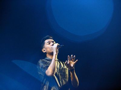 Begini Serunya Jaz Buka Konser Charlie Puth