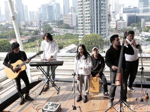 Nyantai Bareng Payung Teduh di Rooftop detikcom