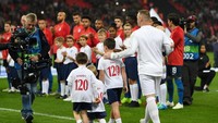 Total Rooney sudah bermain sebanyak 120 kali untuk Inggris dan 53 gol dia lesakkan. Rooney datang bersama anak dan istri di laga ini. (Foto: Shaun Botterill/Getty Images)
