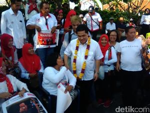 Erick Thohir Hadiri Deklarasi Relawan Emak-emak Jokowi di Yogya Erick Thohir Hadiri Deklarasi Relawan Emak-emak Jokowi di Yogya