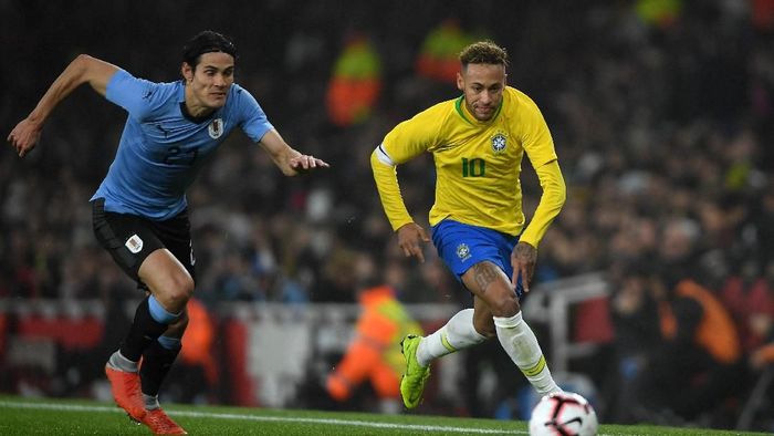 Neymar dan Edinson Cavani ribut lagi? (Mike Hewitt/Getty Images) Neymar dan Edinson Cavani ribut lagi? (Mike Hewitt/Getty Images)