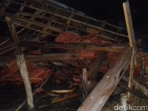 Puluhan Rumah Rusak Tersapu Angin Kencang di Grobogan