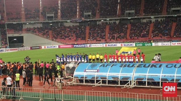 Timnas Indonesia sempat memberikan tekanan ke pertahanan Thailand pada awal-awal babak pertama. (