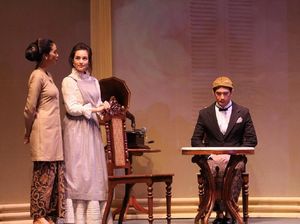 Naskah Teater Bunga Penutup Abad Digarap Satu Tahun Naskah Teater Bunga Penutup Abad Digarap Satu Tahun