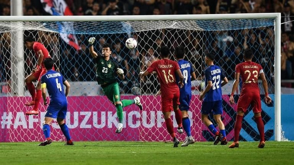 Timnas Indonesia kalah 2-4 dari Thailand di laga ketiga Grup B Piala AFF 2018. (Foto: Chalinee THIRASUPA/AFP)