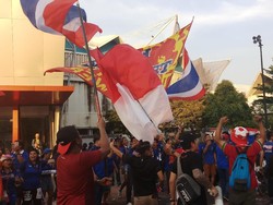Kehangatan Suporter Indonesia dan Thailand di Stadion Rajamangala