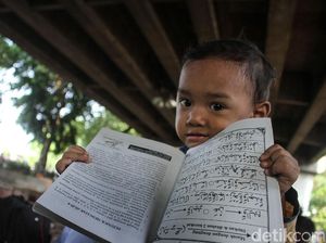 Sekolah Kolong Jembatan, Pilihan Pendidikan Anak Tanpa Akta Kelahiran