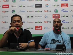 Aji Santoso Ungkap Kunci Keberhasilan Persela Lumat Arema FC