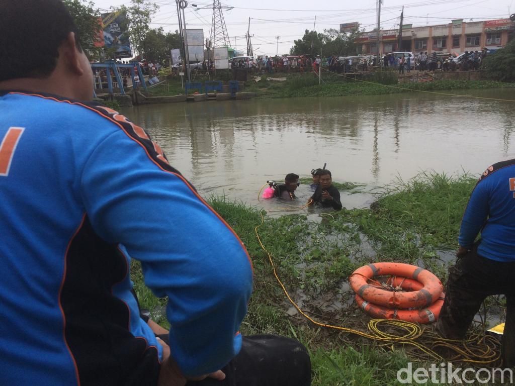 Pencarian Linggis Haris Simamora: Arus Kali Deras, Tali Dipasang Pencarian Linggis Haris Simamora: Arus Kali Deras, Tali Dipasang