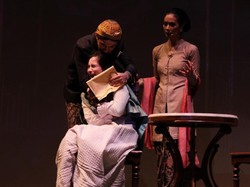 Nonton Teater di Rumah Aja, Ada Pertunjukan Bunga Penutup Abad!