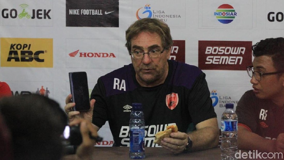 Pelatih PSM Makassar, Robert Rene Alberts. (Foto: Reinhard Soplantila/detikcom)