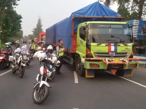 Mengkreng Padat, Kemacetan Mengular Hingga Tol Mojokerto-Kertosono Mengkreng Padat, Kemacetan Mengular Hingga Tol Mojokerto-Kertosono