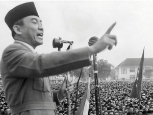 Dua Perempuan Asing di Balik Pidato Bung Karno Dua Perempuan Asing di Balik Pidato Bung Karno