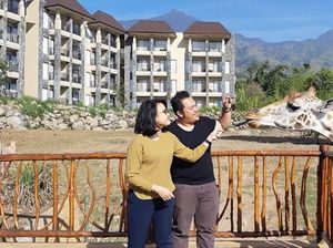 Liburan ke Jatim? Coba Menginap Bareng Jerapah & Zebra di Resor Ini