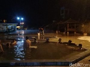 Wisata Malam Banjarnegara, Ada Pemandian Air Panas di Pegunungan