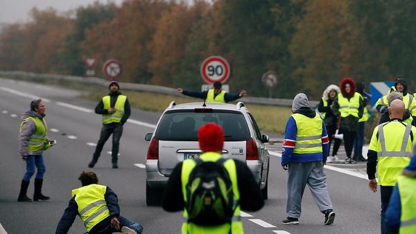 Foto: Suasana Demo BBM di Paris yang Telan Korban Jiwa
