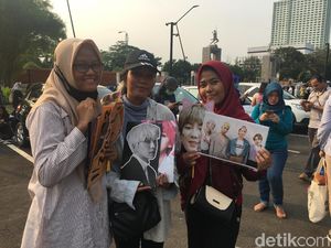 Konser WINNER Jadi Ladang Rezeki Penjual Pernak-pernik Idol K-Pop