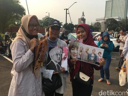 Konser WINNER Jadi Ladang Rezeki Penjual Pernak-pernik Idol K-Pop