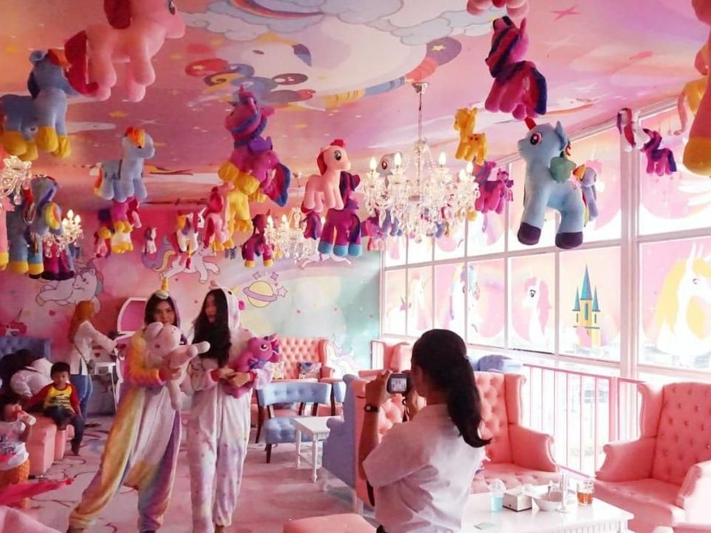 Seru! Nongkrong Bareng Gudetama hingga Unicorn di Kafe Ini Seru! Nongkrong Bareng Gudetama hingga Unicorn di Kafe Ini