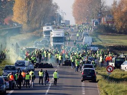 Ratusan Ribu Orang Demo Tolak BBM Naik di Prancis