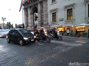 Taksi Mahal, Orang Italia Pilih Naik Skutik Taksi Mahal, Orang Italia Pilih Naik Skutik