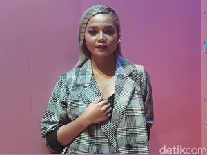 Gaya Rambut Citra Scholastika Nyentrik Banget!