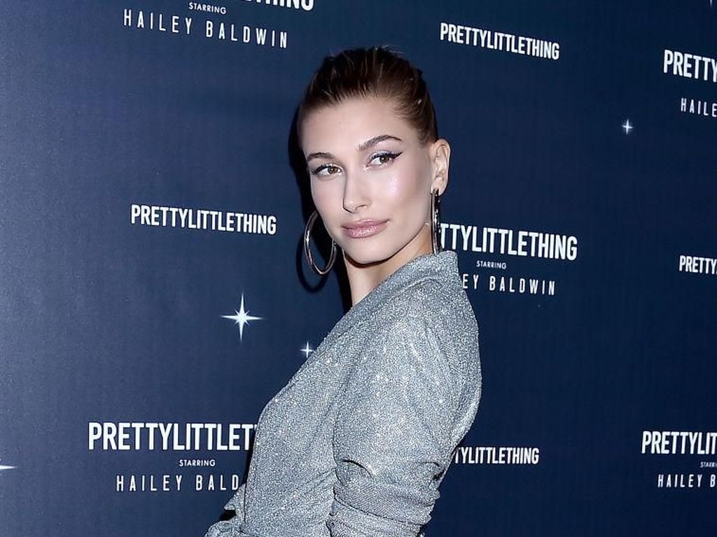 Hailey Baldwin Akan Rilis Kosmetik Hailey Bieber, Produk Masih Dirahasiakan Hailey Baldwin Akan Rilis Kosmetik Hailey Bieber, Produk Masih Dirahasiakan