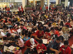 Ratusan Anak Ikut Mewarnai Bersama
