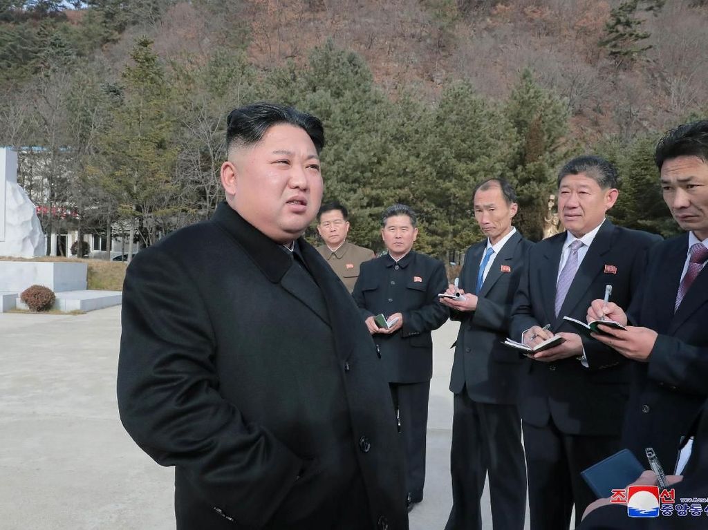 Unik Tapi Jadi Kontroversi, Ada Masker Wajah Nuklir Kim Jong-un Unik Tapi Jadi Kontroversi, Ada Masker Wajah Nuklir Kim Jong-un