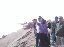 Bertemu Bu Susi di Pangandaran, Ridwan Kamil Bahas Soal Banjir