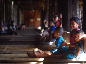 Mengenal Rumah Betang Suku Dayak yang Sanggup Tampung 50 Keluarga Mengenal Rumah Betang Suku Dayak yang Sanggup Tampung 50 Keluarga