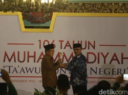 Raih Muhammadiyah Award, JK Persembahkan ke Ibunda dan Istrinya