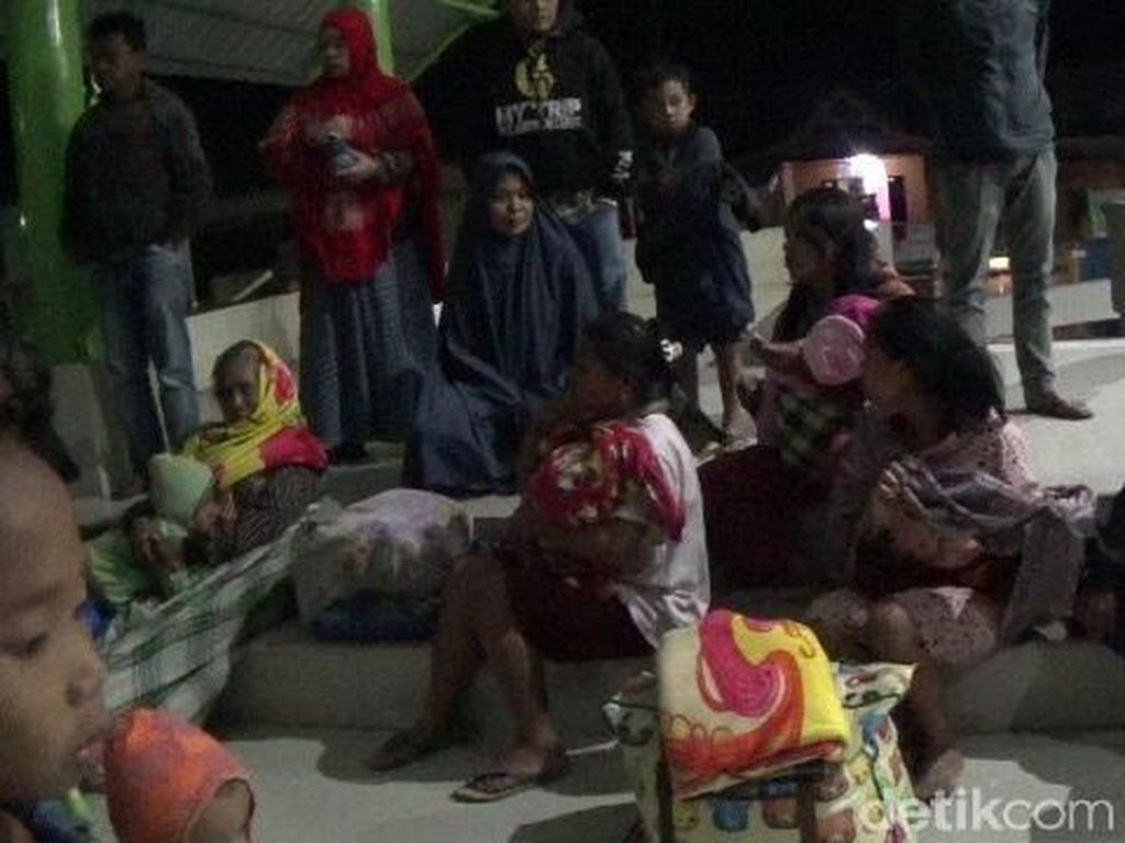 Mamasa Diguncang Gempa M 4,7, Pengungsi Panik Tinggalkan Tenda Mamasa Diguncang Gempa M 4,7, Pengungsi Panik Tinggalkan Tenda