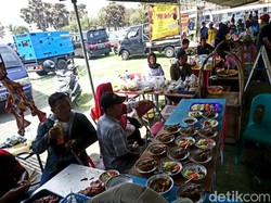 Puluhan Peserta Adu Kebolehan Festival Sate Klatak di Bantul