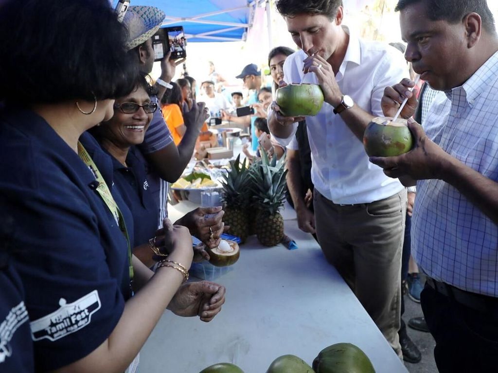 Momen Kulineran PM Kanada hingga Rp 50 Ribu untuk Belanja Makanan Momen Kulineran PM Kanada hingga Rp 50 Ribu untuk Belanja Makanan