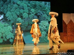 Melihat Karya Para Desainer di Banyuwangi Batik Festival