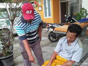 Berteduh Saat Gali Makam, 4 Warga Disambar Petir, 1 Tewas Berteduh Saat Gali Makam, 4 Warga Disambar Petir, 1 Tewas