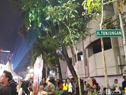 Mlaku-mlaku Nang Tunjungan Dijubeli Ribuan Warga Surabaya