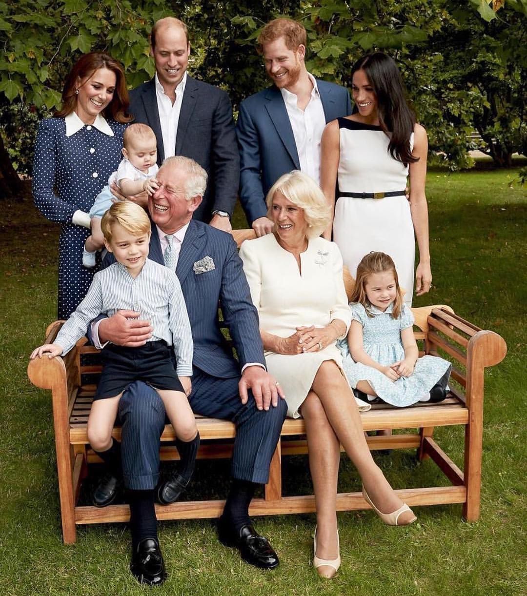 kebersamaan Pangeran Charles dan cucunya, Pangeran Louise
