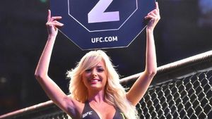 Foto: Liburannya Gadis Papan Ronde Seksi UFC, Jhenny Andrade